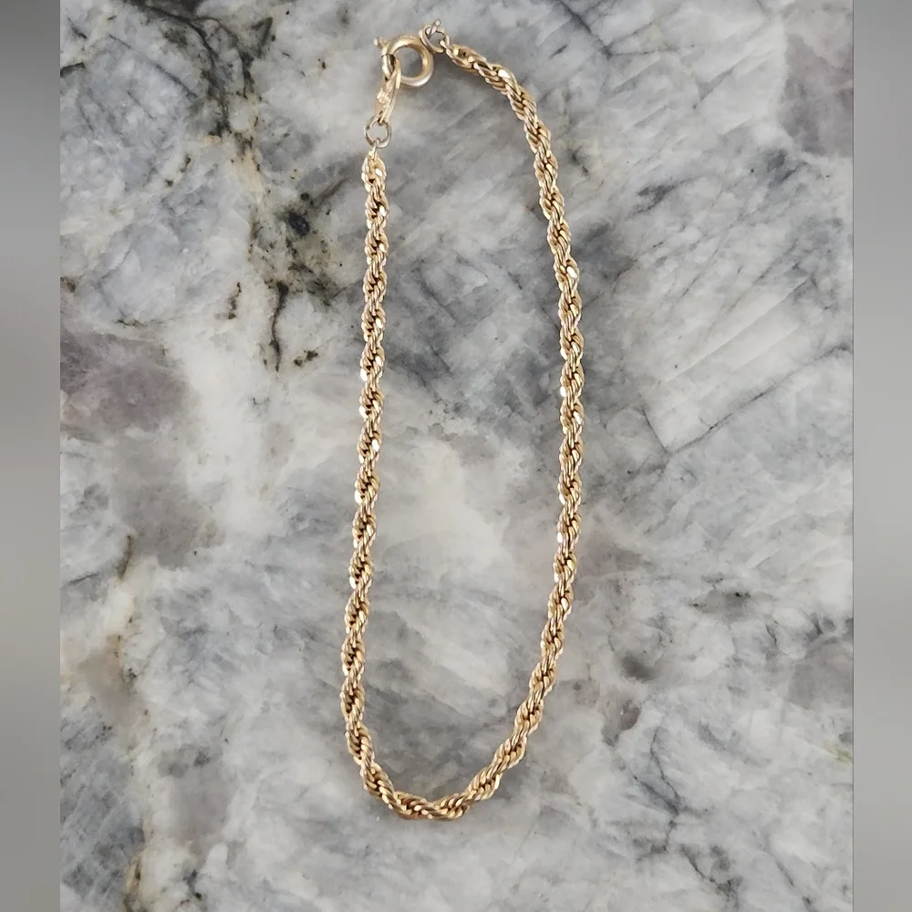 Vintage Trifari dainty chain rope bracelet